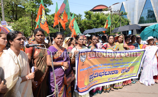 BJP Mahila Morcha protest 1